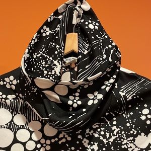 Vintage "Jil Sander"-esque cowl neck 70s Stunning black and white tank